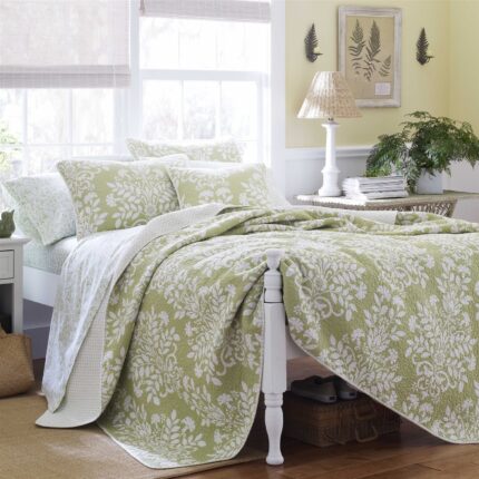 Full Queen 3-Piece Quilt Set 100-percent Cotton Sage Green White Floral Pattern