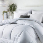 Queen Size All Seasons Soft White Polyester Down Alternative Comforter